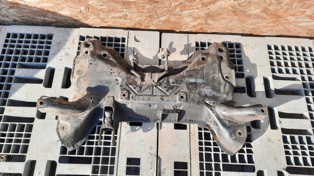 фото №1, Подрамник перед peugeot 307