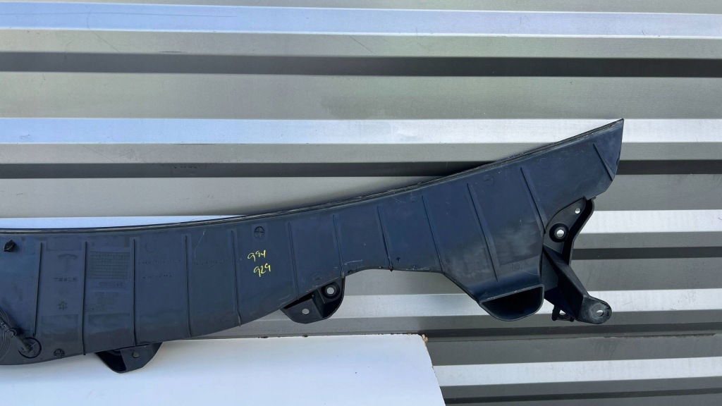 Tesla model x жабо передние штора дворник 103624599e Недорого