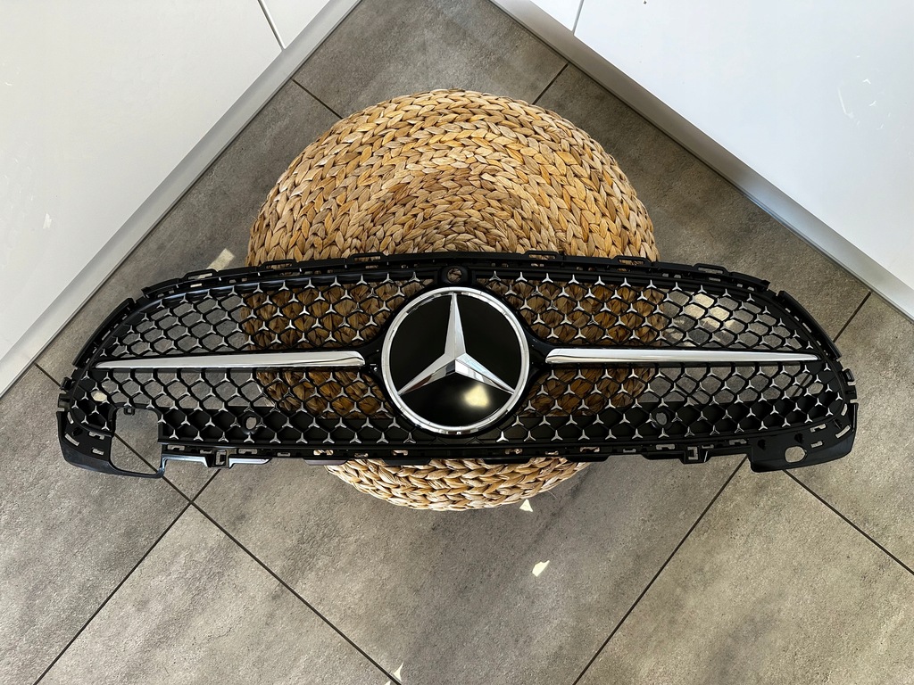 фото №9, Mercedes w206 c klasa 2021- решётка радиатора amg значок kompletny jak новый камера