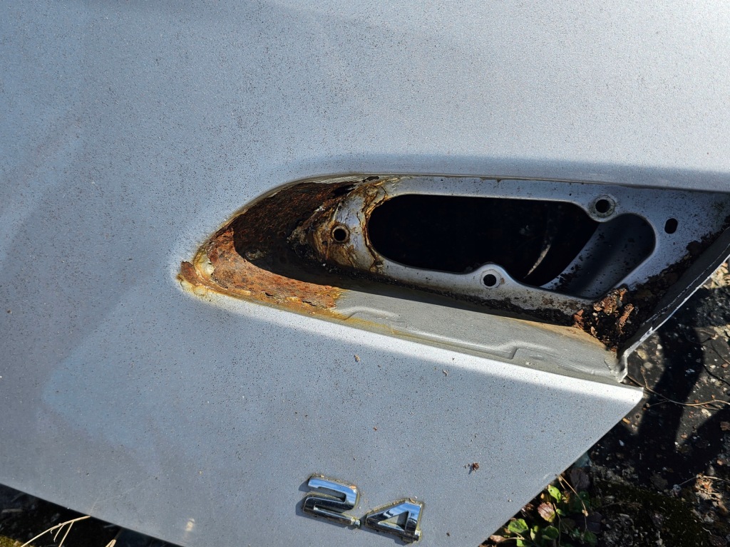 фото №4, Крышка багажника багажника задняя alfa romeo 159 серебристая