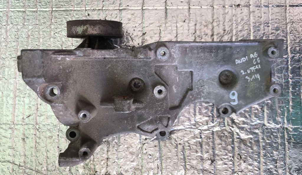 Купити Audi a6 c6 2.0 tfsi кронштейн генератора 06d903143d