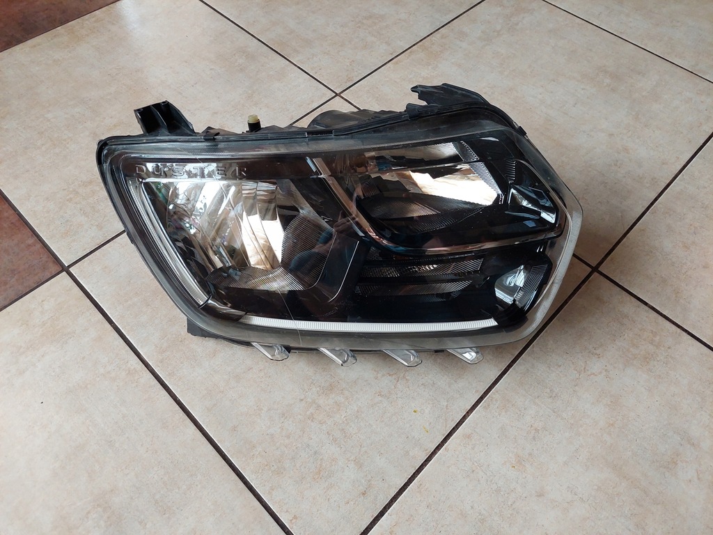 фото №1, Лампа правая - led - dacia duster ii - 2017