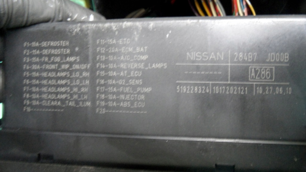 Qashqai 1 j10 рестайлинг  1.5 dci 10r коробка предохранителей 24383jd00a 284b7jd00b Доставка