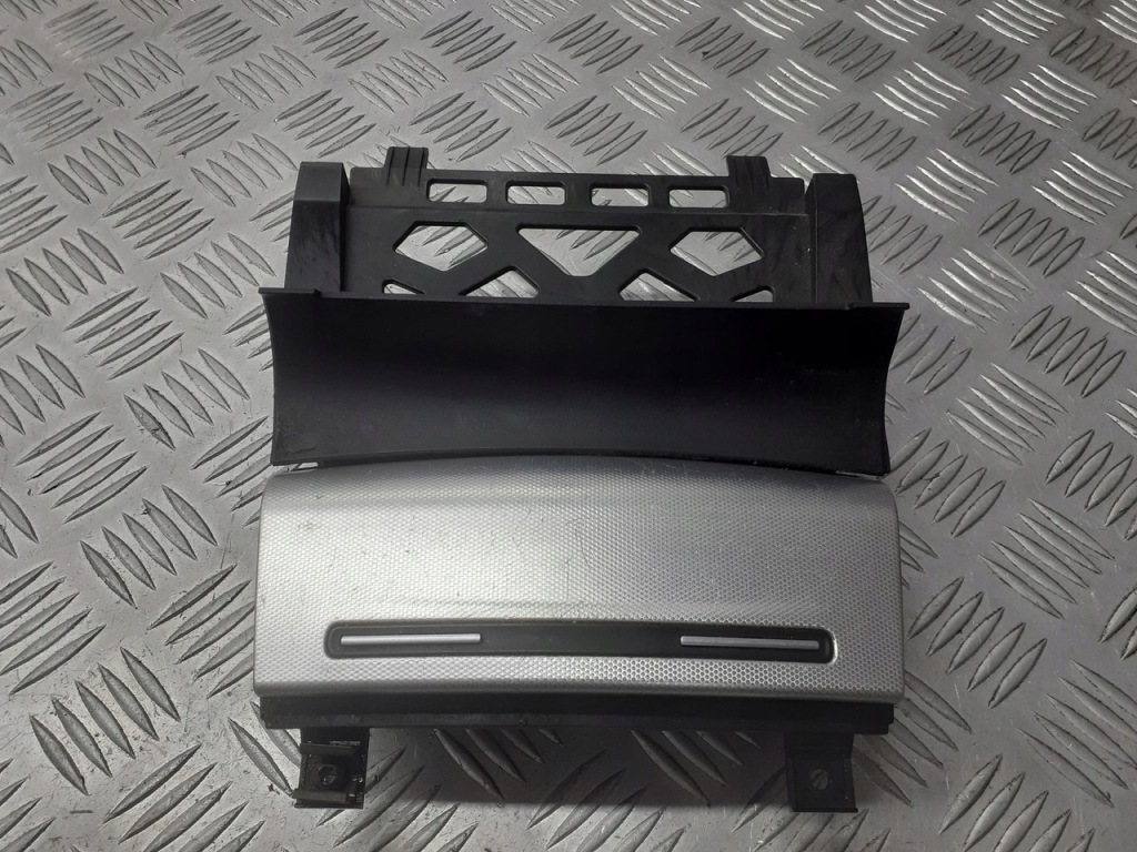 фото №1, Попільничка audi a3 8p 8p0857951