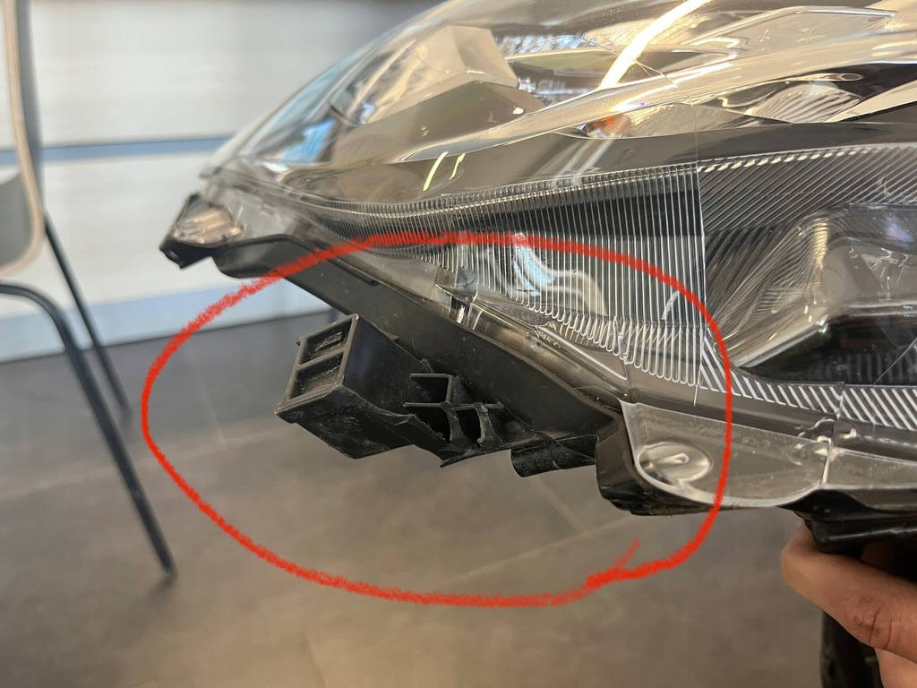 фото №11, Лампа правая передняя toyota hilux viii обычная