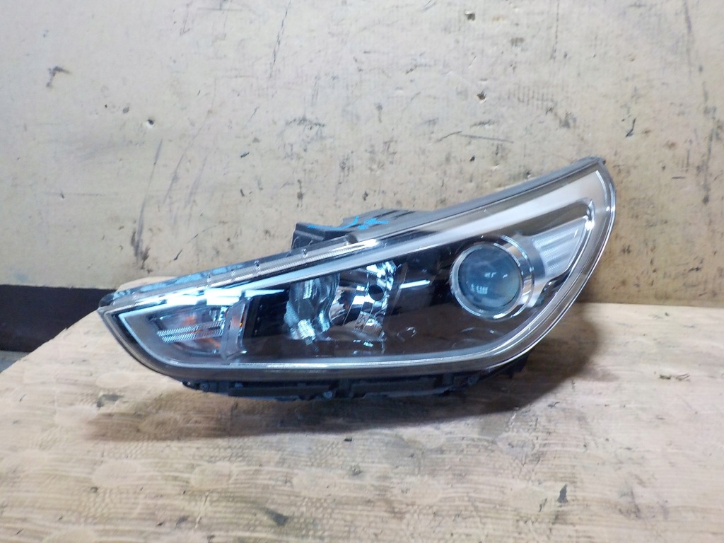 фото №1, Hyundai i30 лампа ліва передня ułamane кронштейн