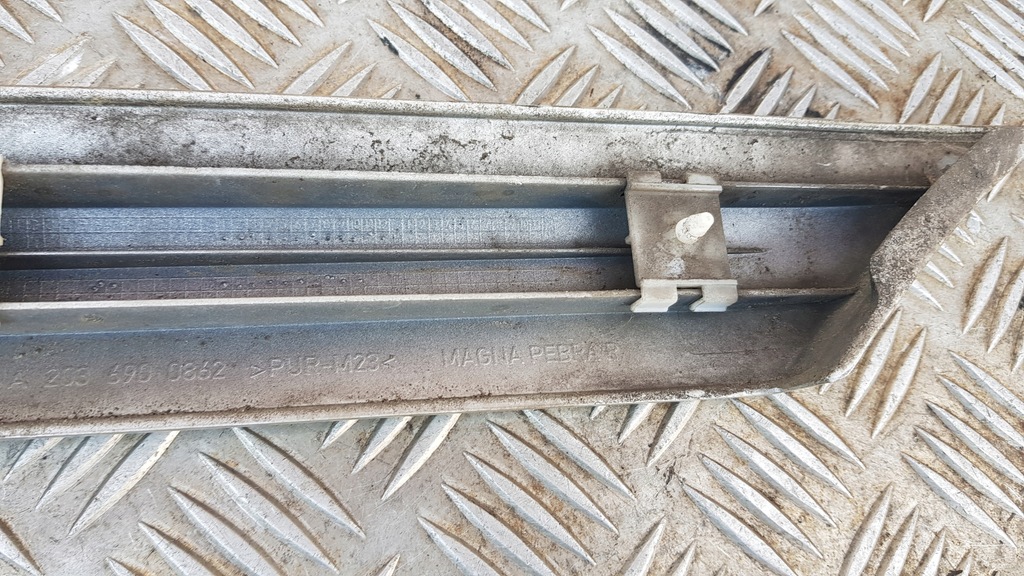 фото №11, Mercedes w203 sport coupe 3d молдинг крыла левая правая задняя 744