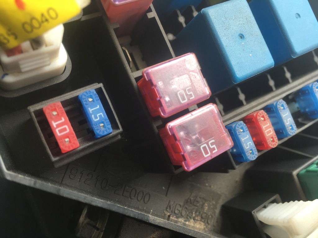 фото №6, Hyundai tucson i 04-10 2.0 бензин корпус предохранителей