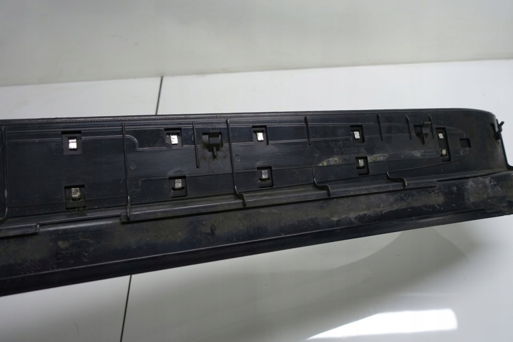 Купить Mercedes r230 sl накладка  порог правая накладка порога  2306800435