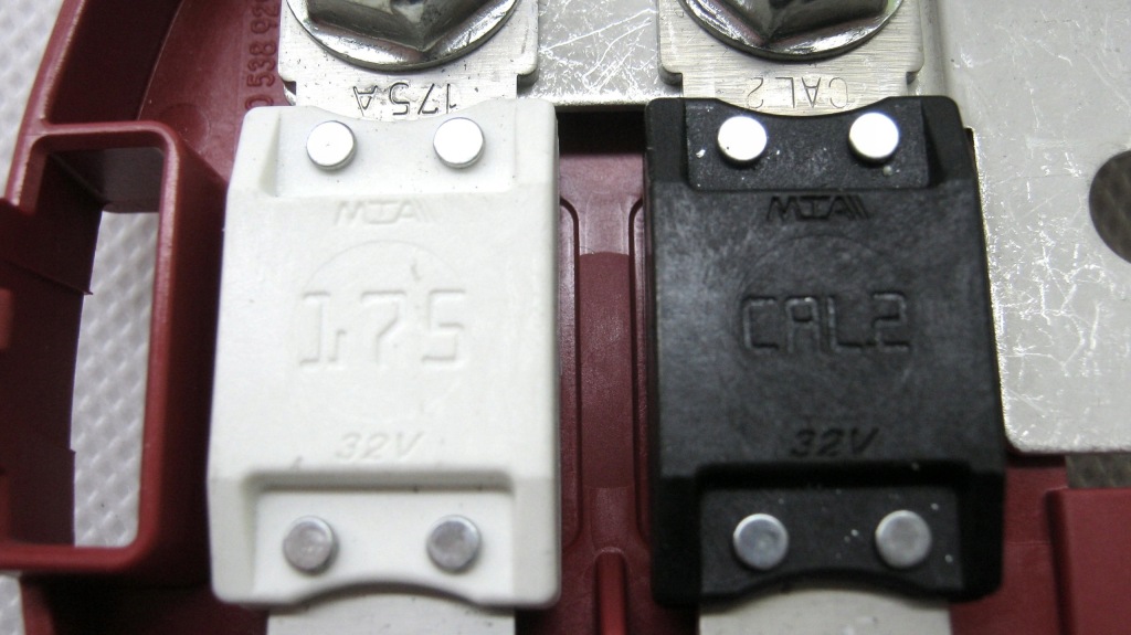 фото №4, Клемма предохранители клеммы plus laguna ii espace iv orginał 8200528330