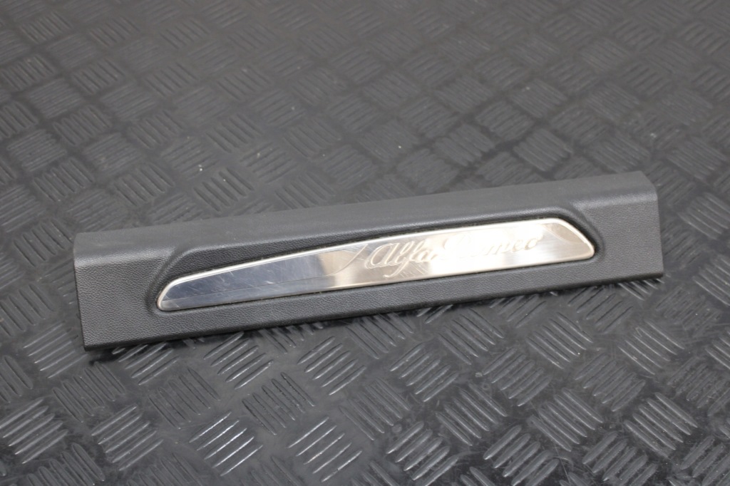 фото №1, Накладка поріг ліва 156107575 alfa romeo giulia veloce