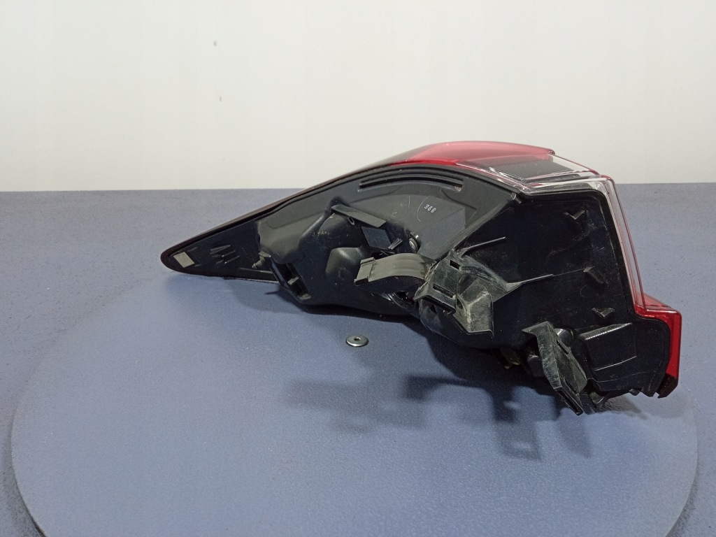 Lexus rx iv 16-19 фара задний  правый  задняя наружная led Оригинал