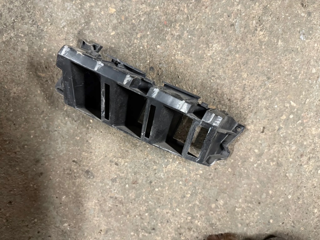 фото №1, Toledo iv skoda rapid 5j liftback sedan направляющая бампера лампы левый задняя