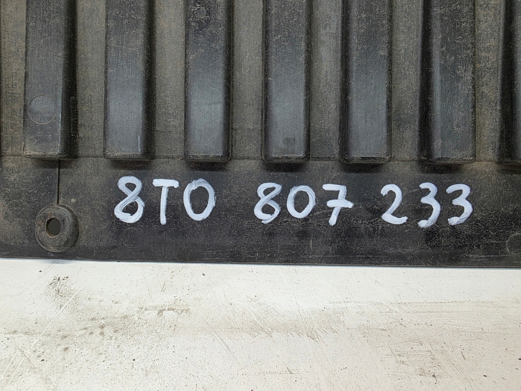 Защита плита бампера audi a5 8t 8t0807233 оригинал !!! Доставка