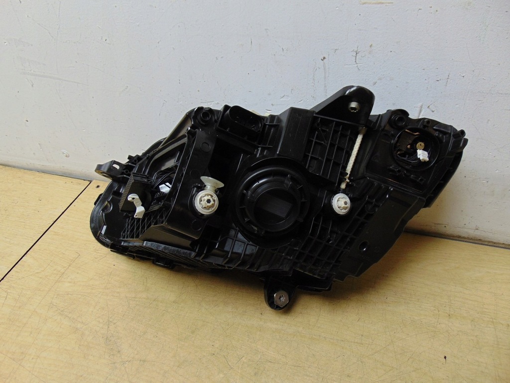 фото №14, Лампа правая перед mercedes w205 lift a2059062206 europa