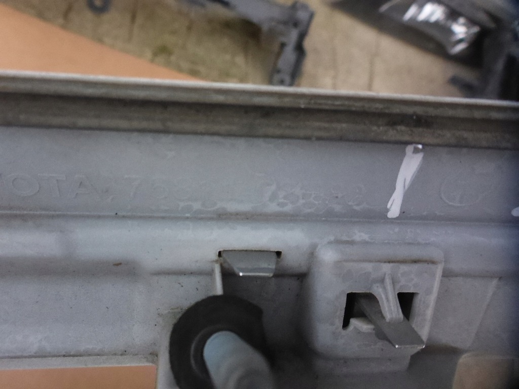 фото №10, Toyota corolla e16 e18 молдинг накладка крышки задний оригинал