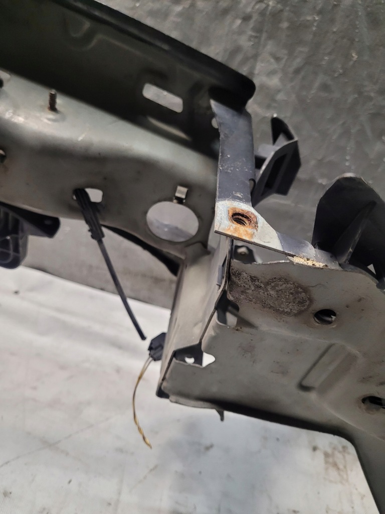 фото №11, Pas передній верхній підсилювач volvo v50