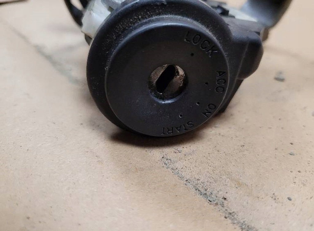 фото №4, Замок запалювання toyota avensis