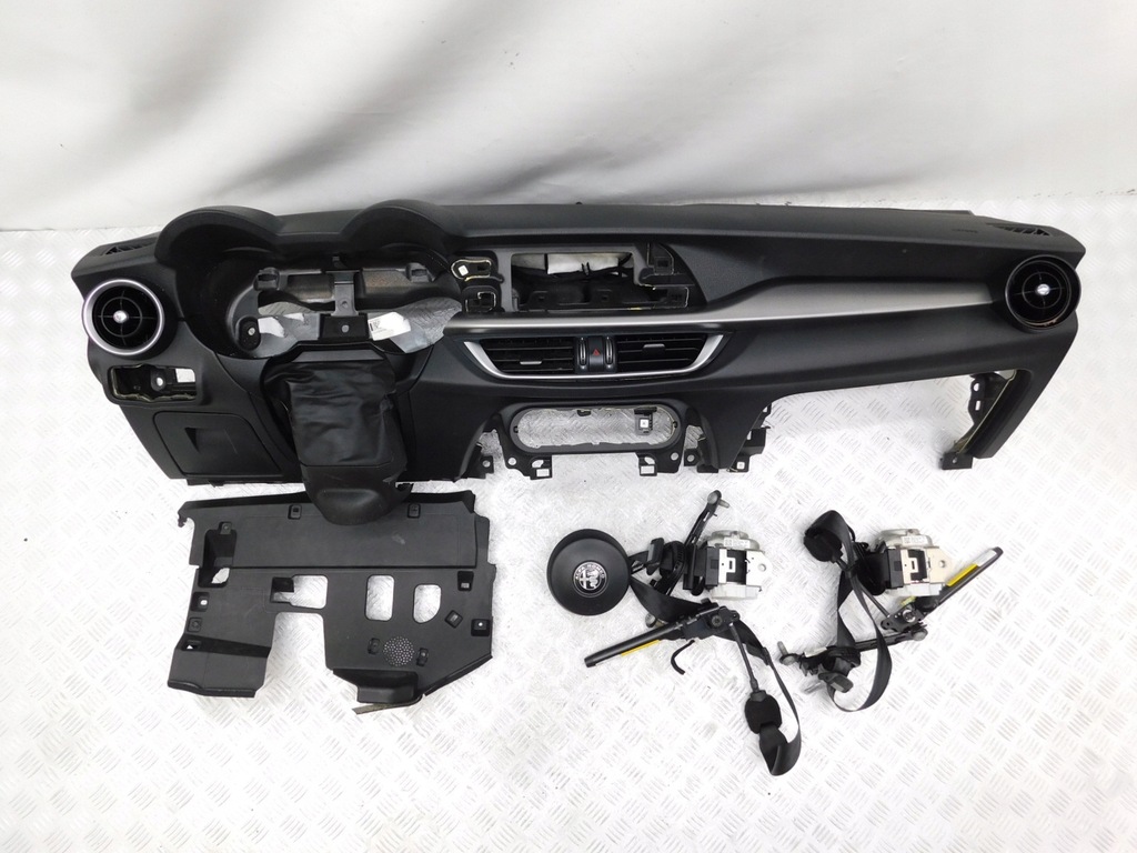 фото №1, Панель приладів подушки безпеки ремені kpl. - alfa romeo stelvio 16-