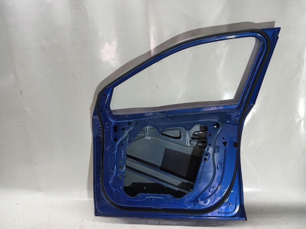 Дверь перед передние правое bmw 2 u06 дверь передние правое bmw 2 u06 Киев