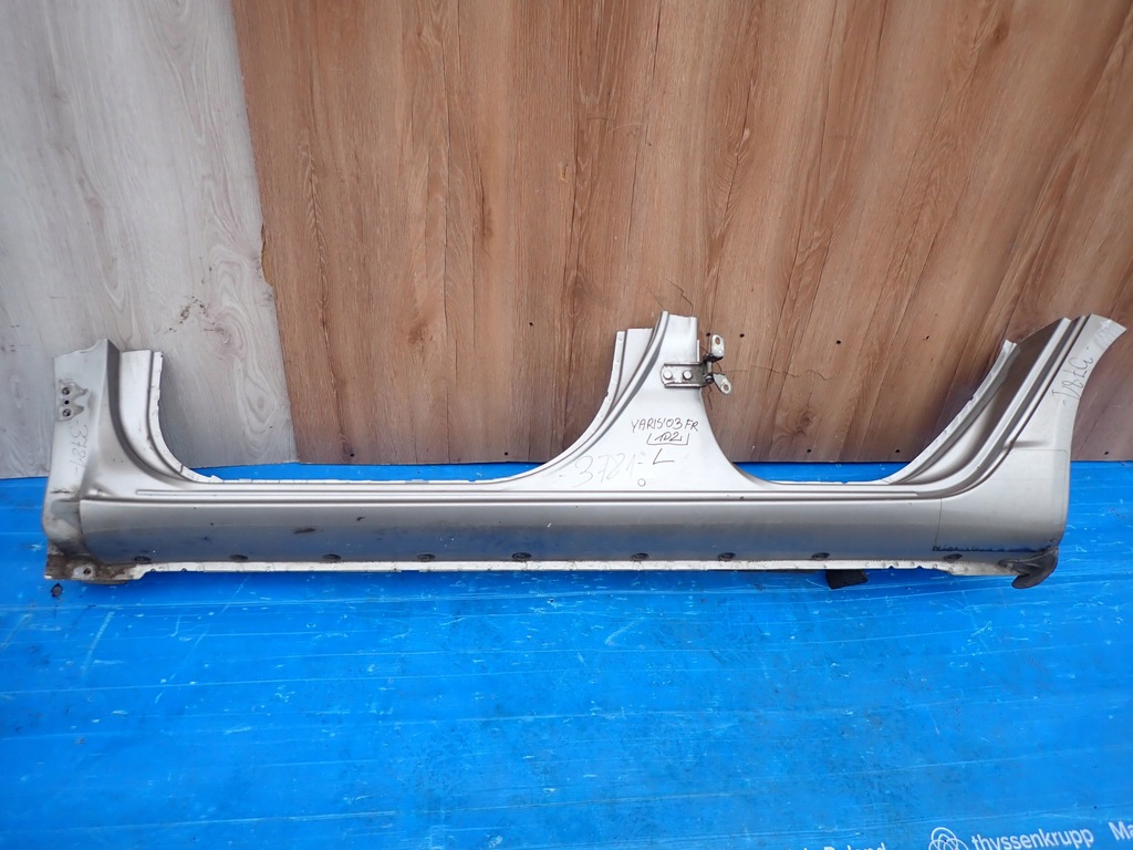 фото №1, Toyota yaris i 99-05 поріг лівий 1d2