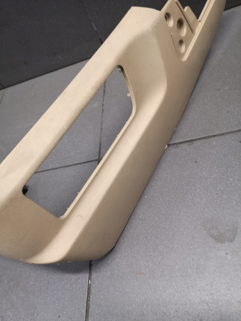 Корпус сиденье lewego vw touareg 7l0881317 кремовый в Украине