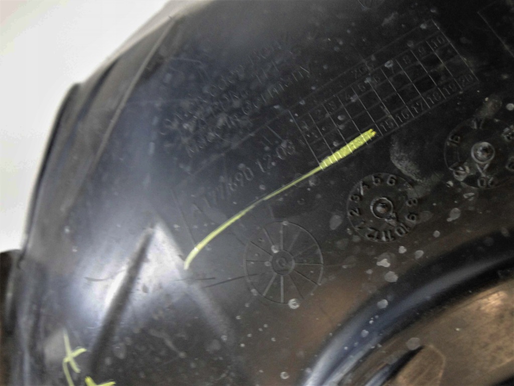 Mercedes b w247 247 підкрилок передні праве cz 1 Оригінал