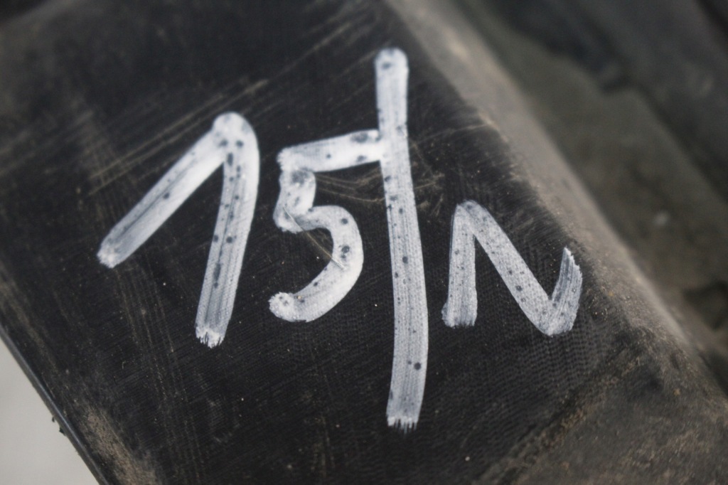 Бампер накладка диффузор задняя tesla model 3 iii lift 1587741-00-c Недорого