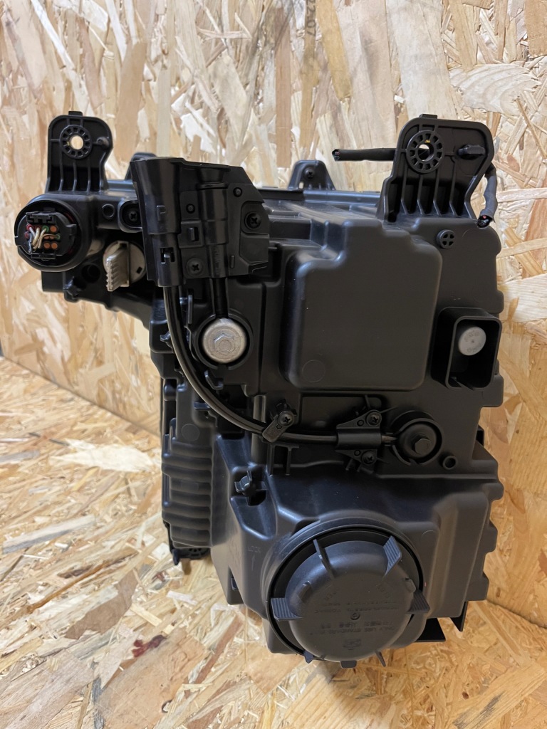 Комплектна фара правий перед hyundai staria full led 92102cg100 23r оригінал Зі Шроту