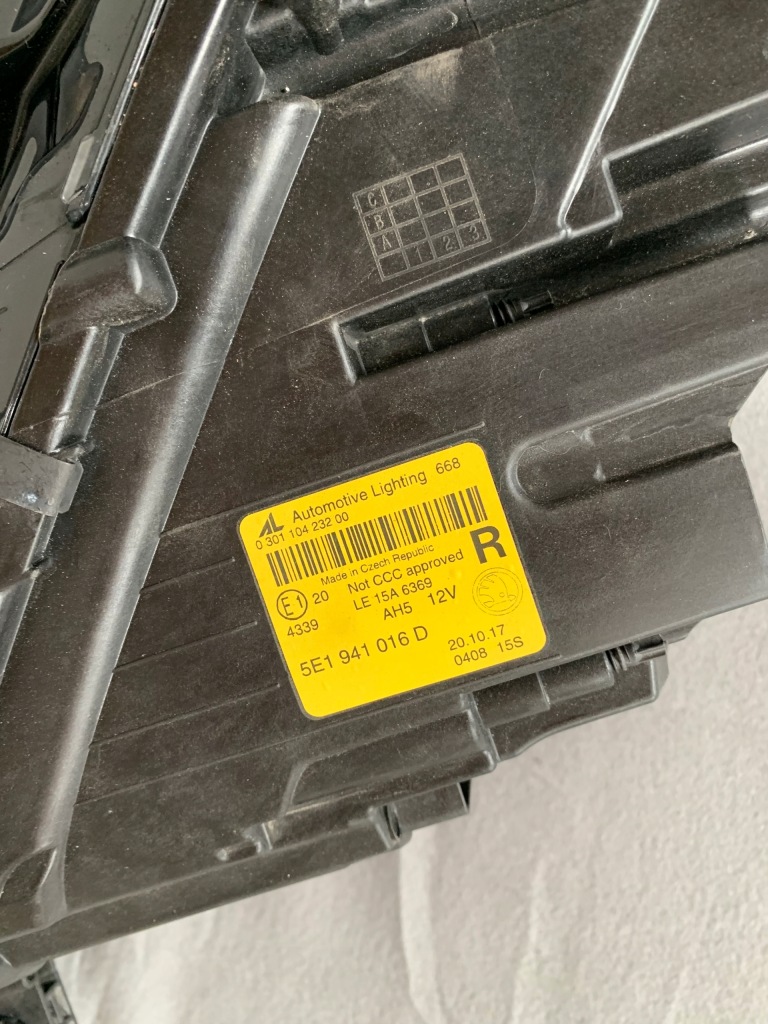 Skoda octavia 3 рестайлинг  фара правая full led правый в Украине