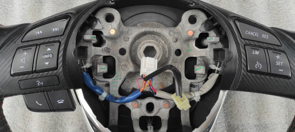 фото №8, Mazda 3 bm воздуховод кожа мультифункция czerwona nić rok 2014