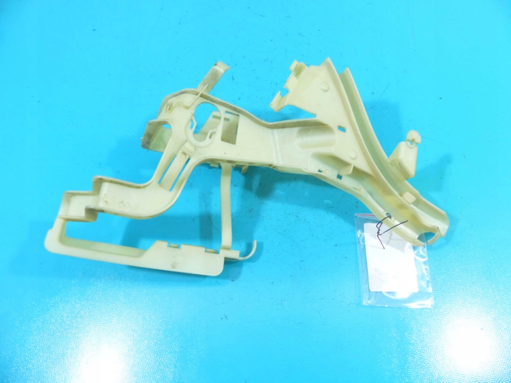 фото №2, Кронштейн замка правий перед vw passat cc lift