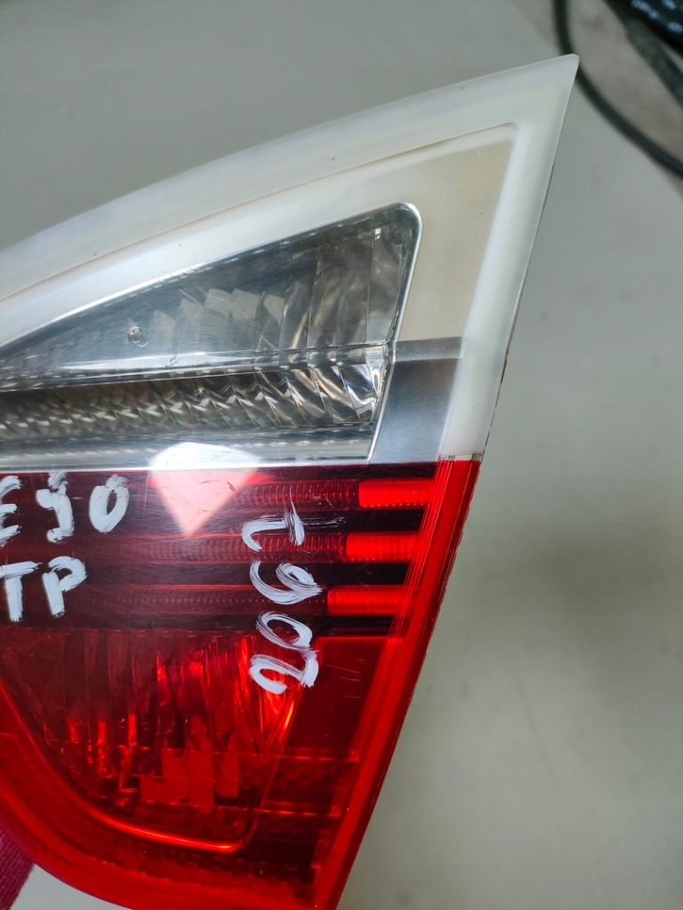 Bmw e90 фара w крышке  правый Недорого