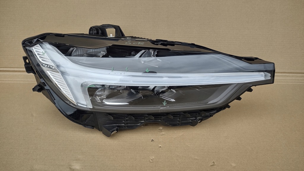 фото №1, Volvo xc60 ii 2 lift fl eu оригинальный номер 32337379 лампа правая mid led