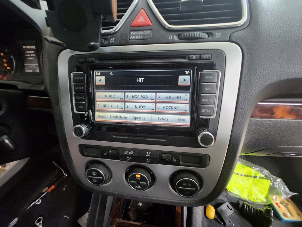 фото №1, Vw eos рамка навігації радіо панелі приладової панелі 1q0858069f