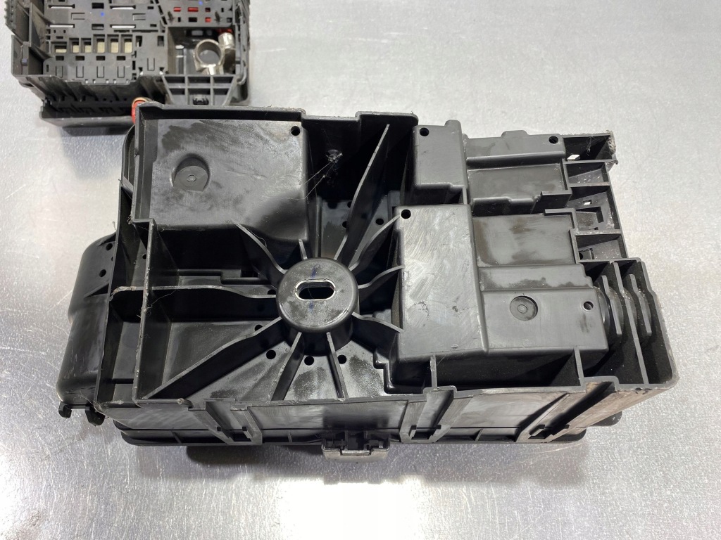 2012 chevrolet orlando коробка запобіжників комплектна 96982038 Зі Шроту