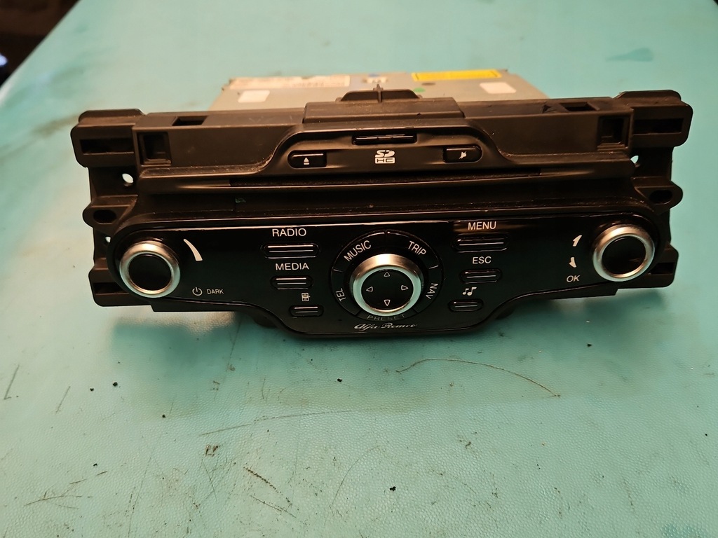 фото №1, Радио заводской alfa romeo giulietta 156091471 радиопроигрыватель