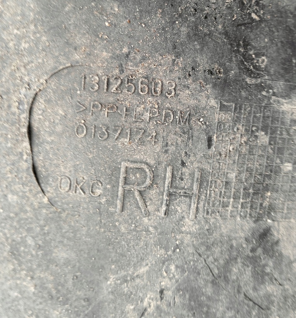 Повний підкрилок правий перед opel astra h iii 13125603 13125605 Зі Шроту