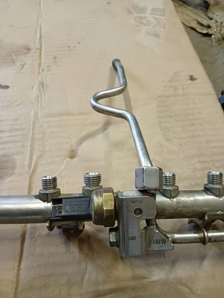 Молдинг впрыскная bmw n43 2.0| 456198601 17056010d 7547883 Недорого