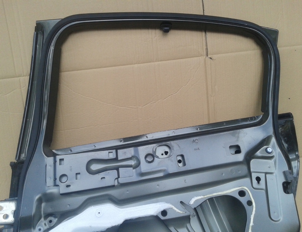 фото №9, Дверь правый задняя правое задние + оборудование citroen c5 iii x7 08-17 sedan kgmd
