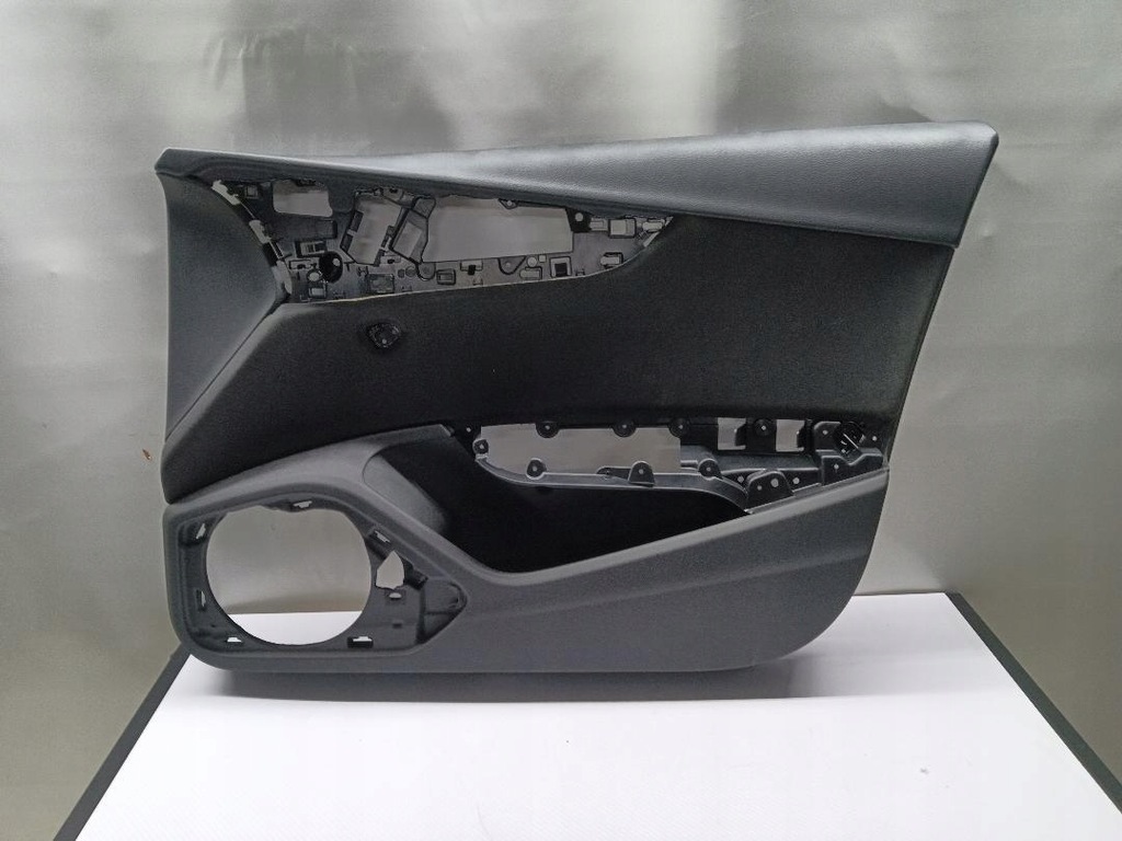 фото №1, Обшивка дверь правый перед audi a4 b9 8w0867134