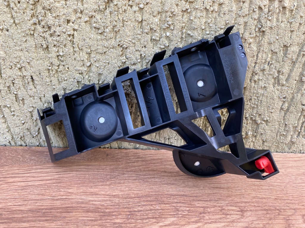 фото №1, Opel adam 12- направляющая бампера правый задний задняя новый