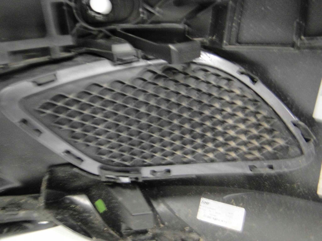 фото №5, Mercedes slc r172 172 решётка боковая правая перед