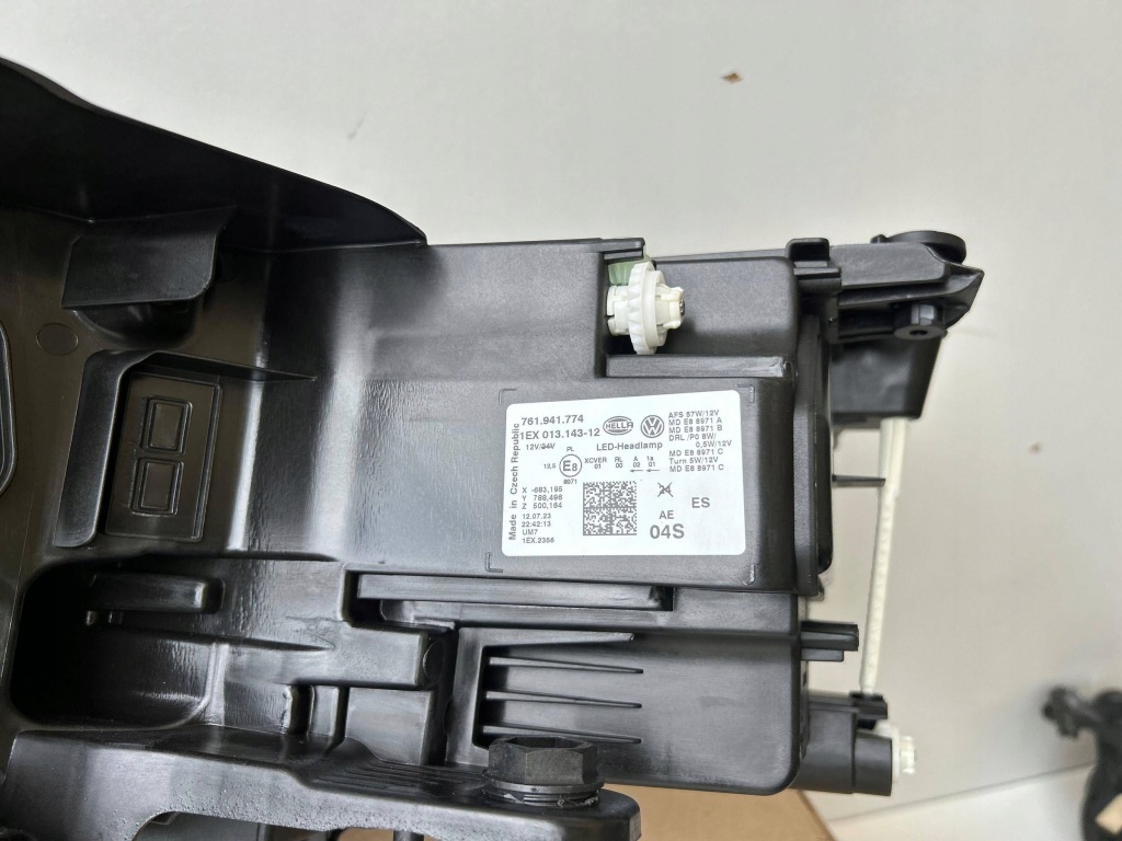 фото №6, Vw touareg 761 лампа правая перед 761941774 оригинал