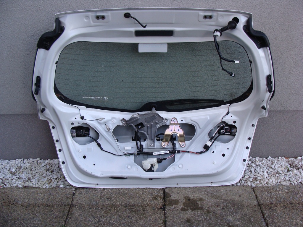 фото №8, Кришка багажника задня toyota yaris iii lift