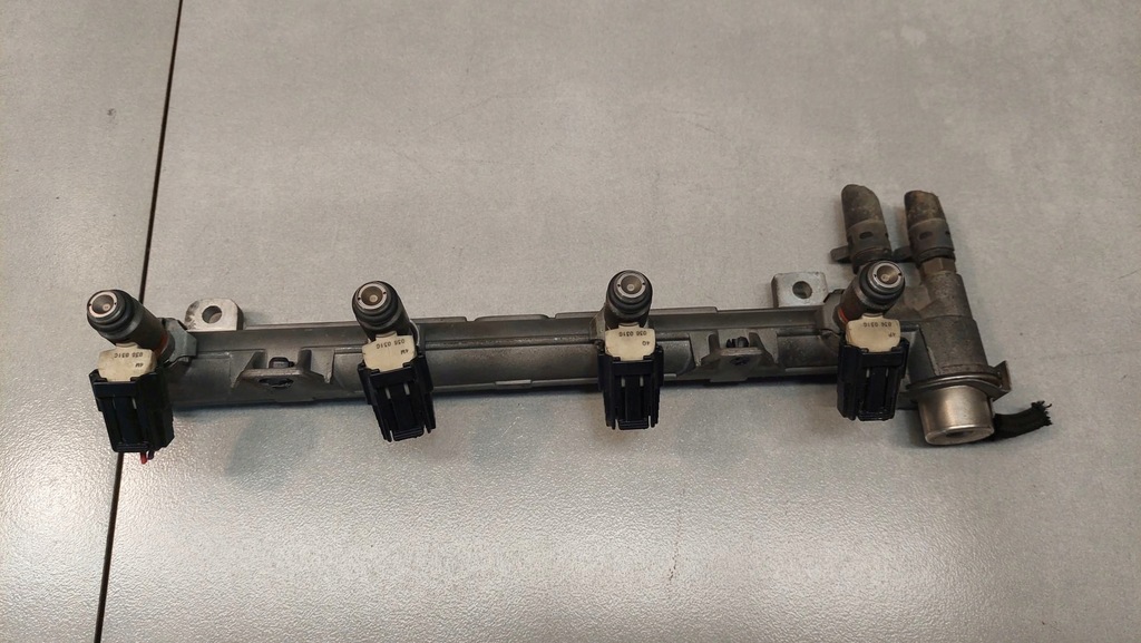 фото №8, Молдинг впрыскная vw bora 1.4 16v 036133319aa