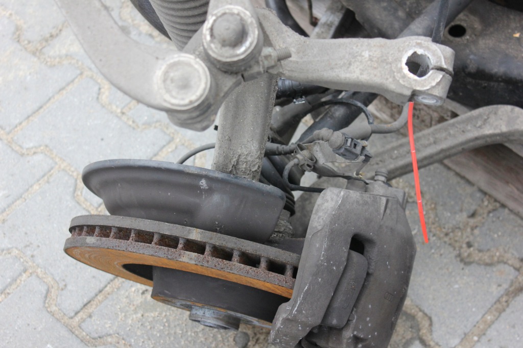 фото №1, Audi a8 d3 поворотный кулак левая передняя