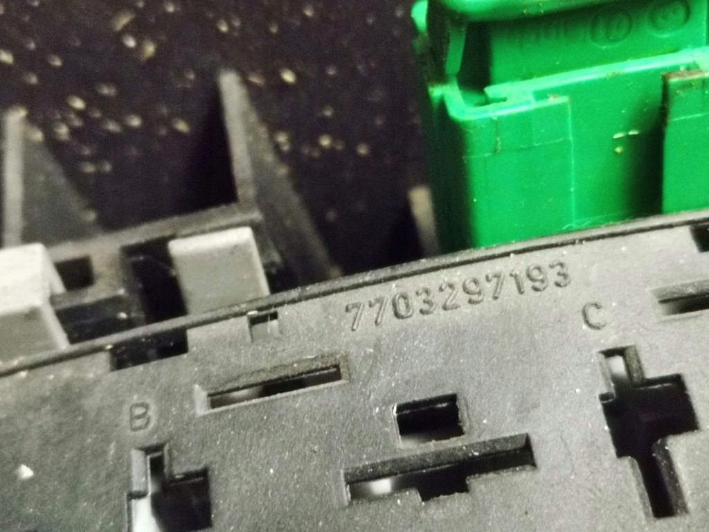 фото №2, Коробка предохранителей renault scenic i