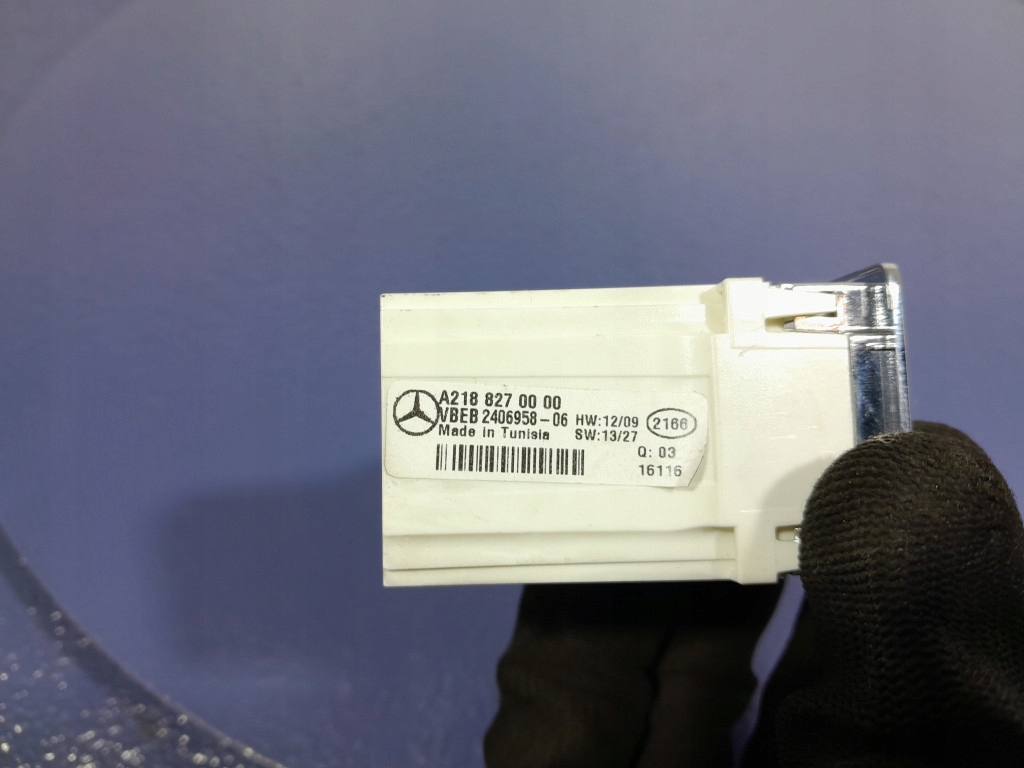 Mercedes cls w218 lift часы приборная панель панели консоли a2188270000 в Украине