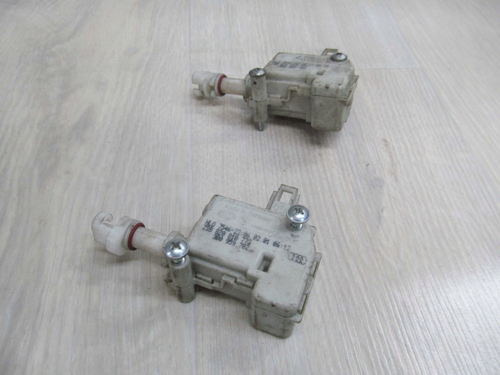 Купити Привід кришка горловини  паливної  vw audi skoda 3b0959782 3b0810773b